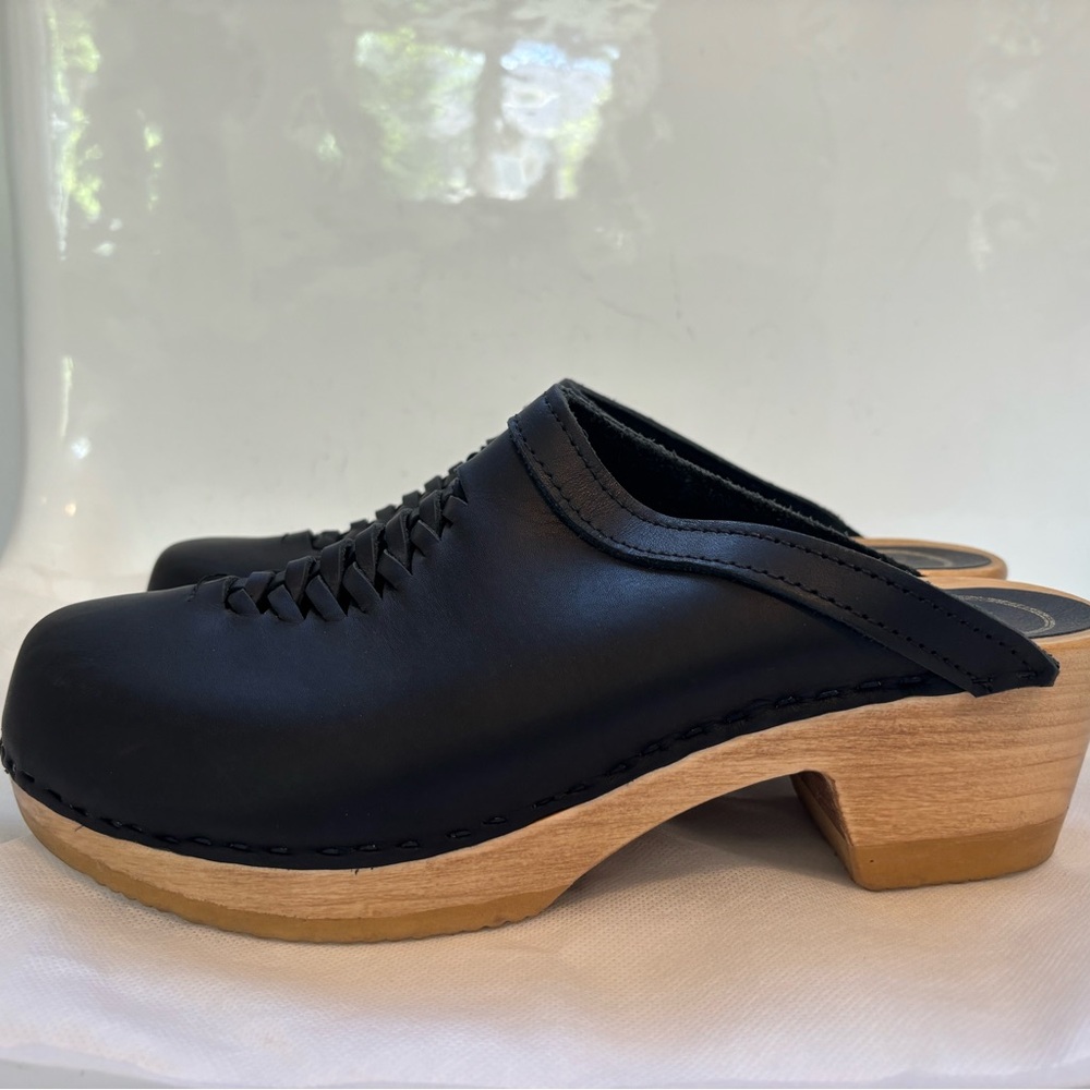 No. 6 clogs! Excellent condition.